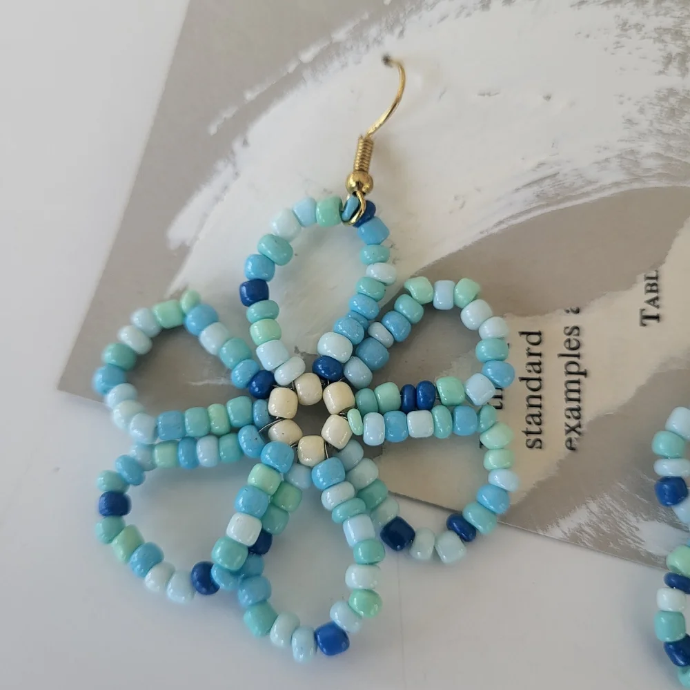 Handcrafted Large Blue Daisy Seed Bead Earrings 🌼 - Picture 3 of 4